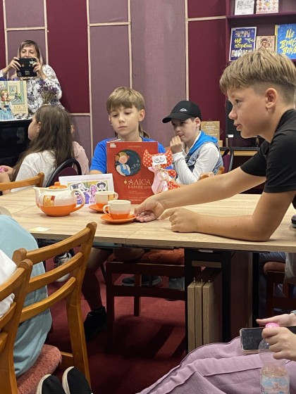 Подорож по Країні Див